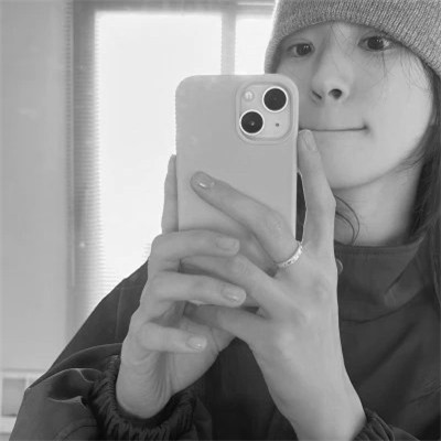 真人黑白少女风头像图片(图88)