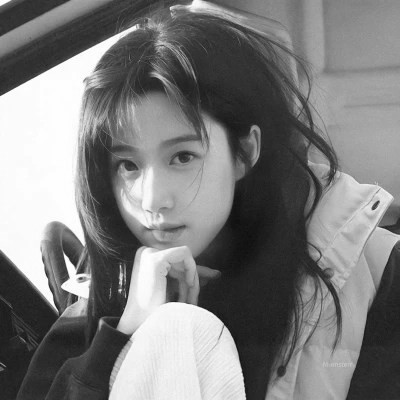 真人黑白少女风头像图片(图14)