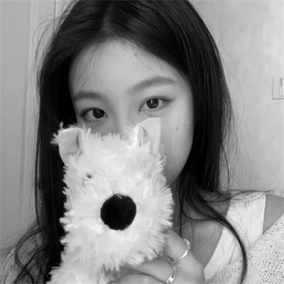 真人黑白少女风头像图片(图105)