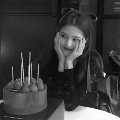 真人黑白少女风头像图片(图99)