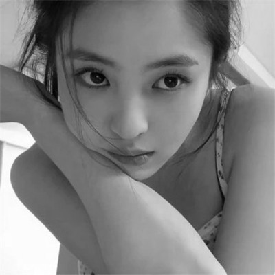 真人黑白少女风头像图片(图128)