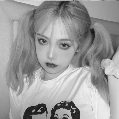 真人黑白少女风头像图片(图73)