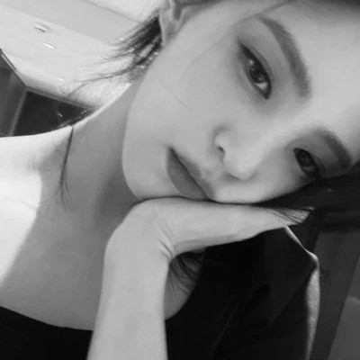 真人黑白少女风头像图片(图134)
