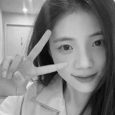 真人黑白少女风头像图片(图55)