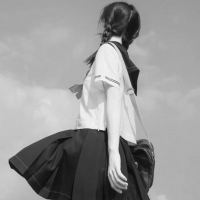 真人黑白少女风头像图片(图103)