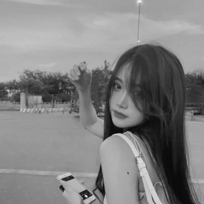 真人黑白少女风头像图片(图38)
