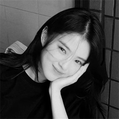 真人黑白少女风头像图片(图131)