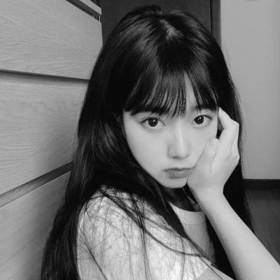 真人黑白少女风头像图片(图158)