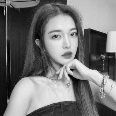 真人黑白少女风头像图片(图49)