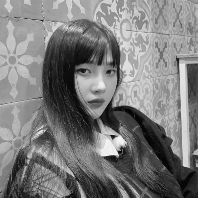 真人黑白少女风头像图片(图31)