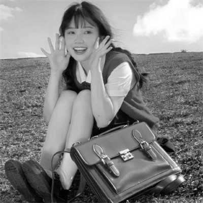 真人黑白少女风头像图片(图152)