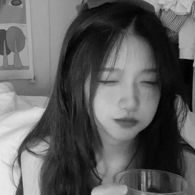 真人黑白少女风头像图片(图151)