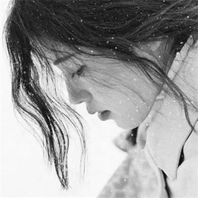 真人黑白少女风头像图片(图72)