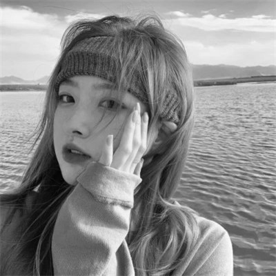 真人黑白少女风头像图片(图34)
