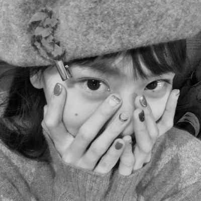 真人黑白少女风头像图片(图75)