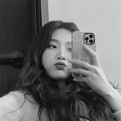 真人黑白少女风头像图片(图21)