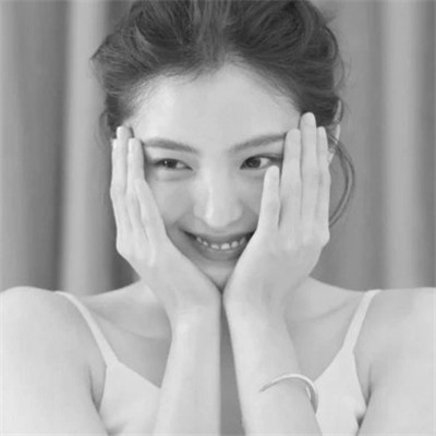 真人黑白少女风头像图片(图125)
