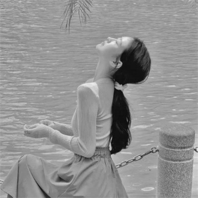 真人黑白少女风头像图片(图39)