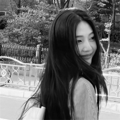 真人黑白少女风头像图片(图27)