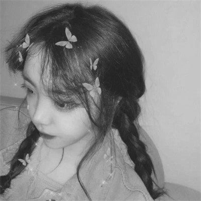 真人黑白少女风头像图片(图157)