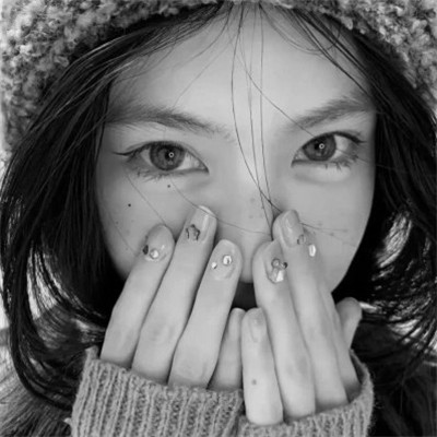 真人黑白少女风头像图片(图60)