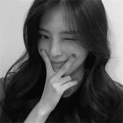 真人黑白少女风头像图片(图71)