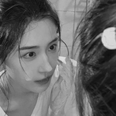 真人黑白少女风头像图片(图58)