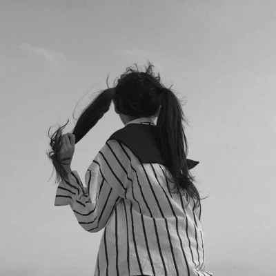 真人黑白少女风头像图片(图149)