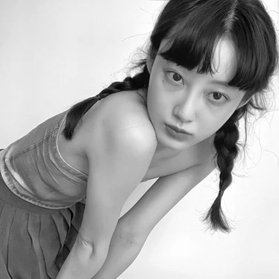 真人黑白少女风头像图片(图160)