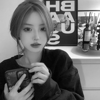 微信女生高清黑白真人头像图片(图4)