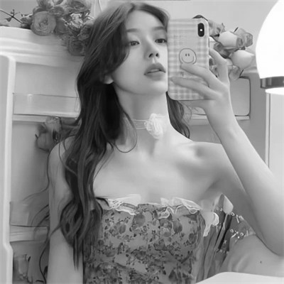 微信女生高清黑白真人头像图片(图71)