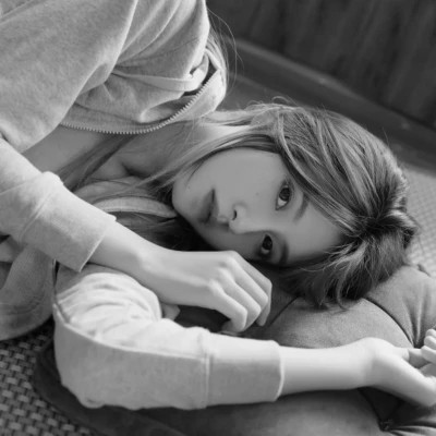 微信女生高清黑白真人头像图片(图49)