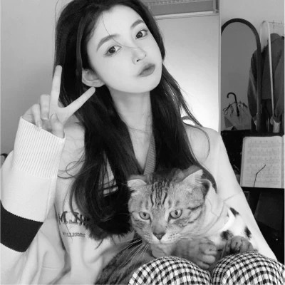 微信女生高清黑白真人头像图片(图79)