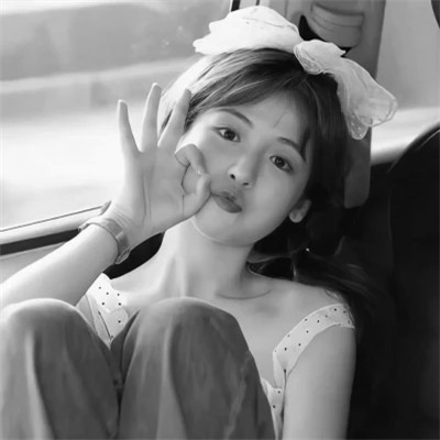 唯美黑白女生头像图片(图115)