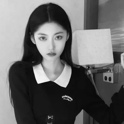 微信女生高清黑白真人头像图片(图12)