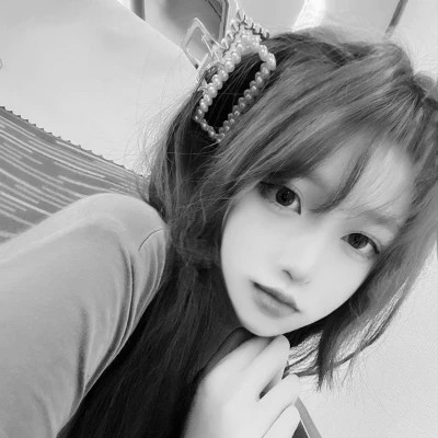 唯美黑白女生头像图片(图54)