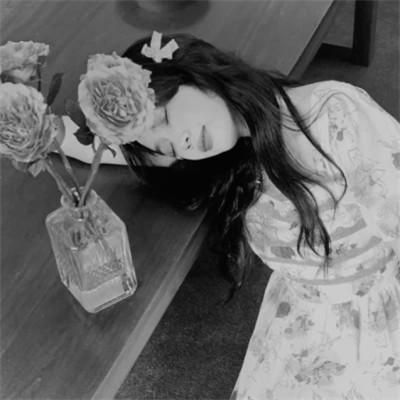 唯美黑白女生头像图片(图108)