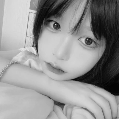 唯美黑白女生头像图片(图103)
