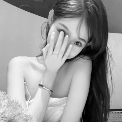 唯美黑白女生头像图片(图24)