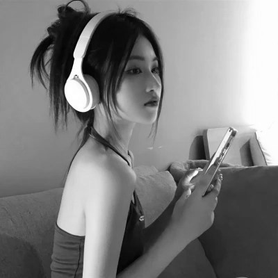 黑白高冷成熟御姐风头像图片(图60)