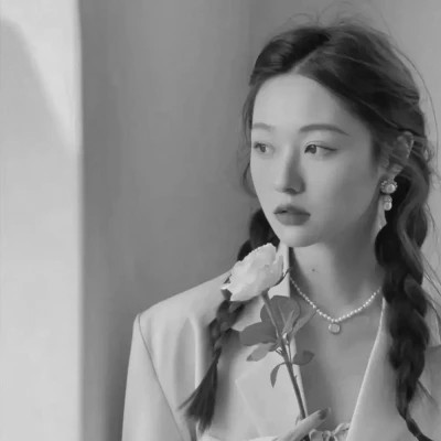 唯美黑白女生头像图片(图84)