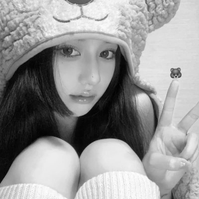 微信女生高清黑白真人头像图片(图99)