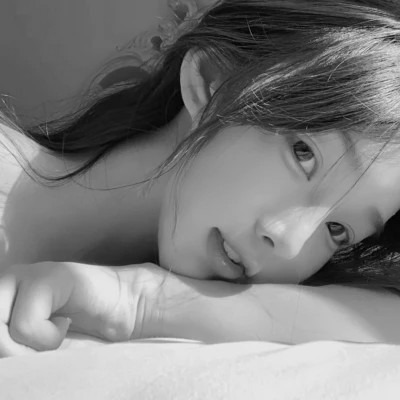 唯美黑白女生头像图片(图39)