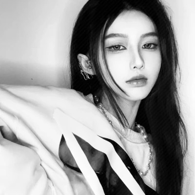 微信女生高清黑白真人头像图片(图45)