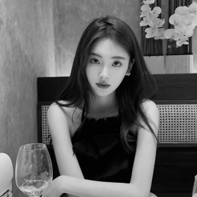 微信女生高清黑白真人头像图片(图52)