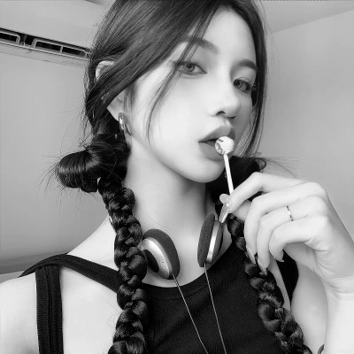 微信女生高清黑白真人头像图片(图85)