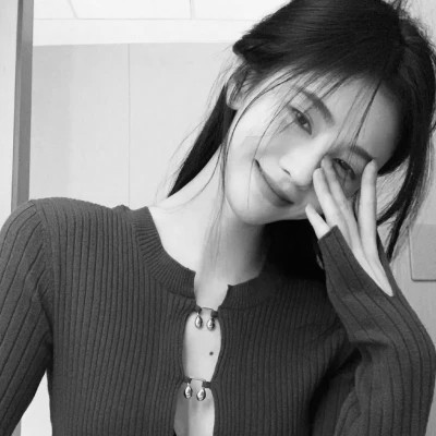 微信女生高清黑白真人头像图片(图25)