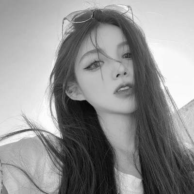 唯美黑白女生头像图片(图69)