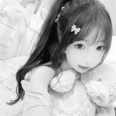 唯美黑白女生头像图片(图80)