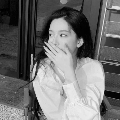微信女生高清黑白真人头像图片(图98)